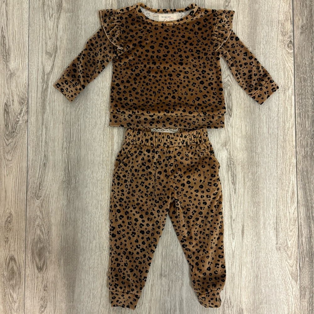 Btween Baby cheetah 12 month soft outfit
